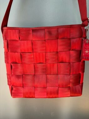 Harvey’s Seatbelt Crossbody Bag in Red